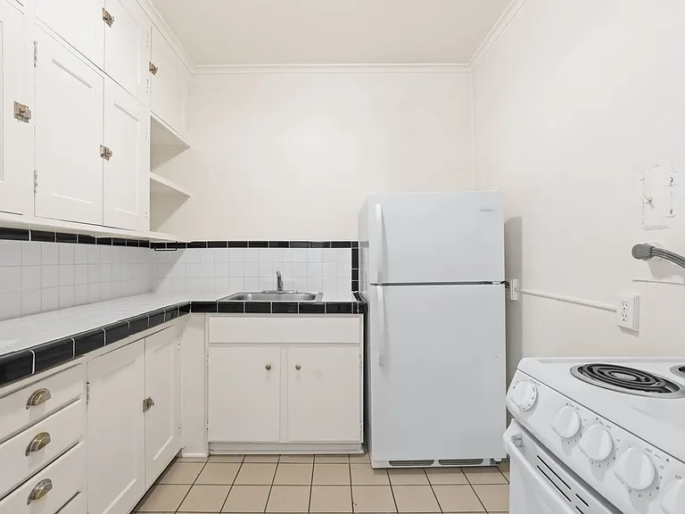 The Glenden Apartments — Photo 12