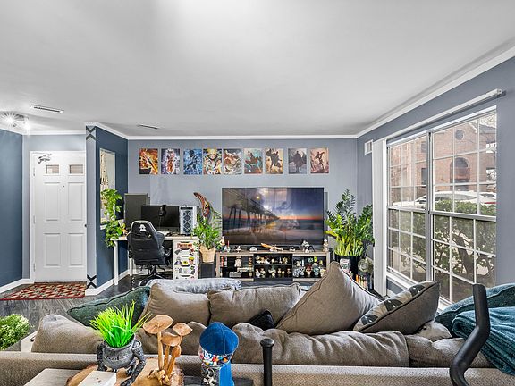 3rd image of 152 Lynette Dr