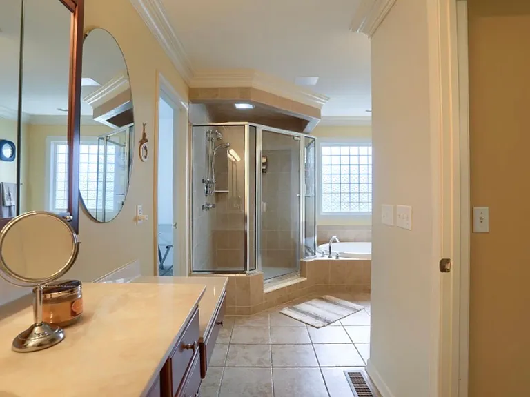 10 Spring View Ct — Photo 32