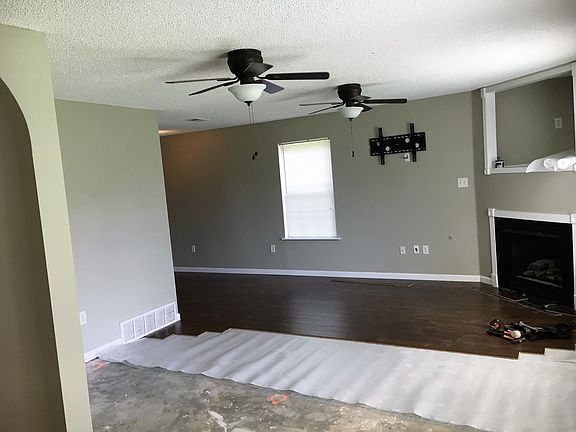 3rd image of 1166 Thunderbird Dr N