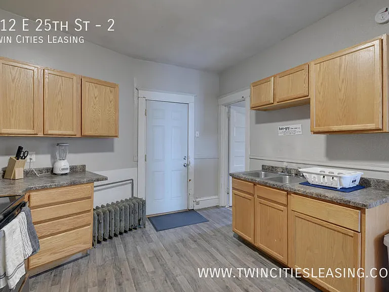 912 E 25th St #2 — Photo 37