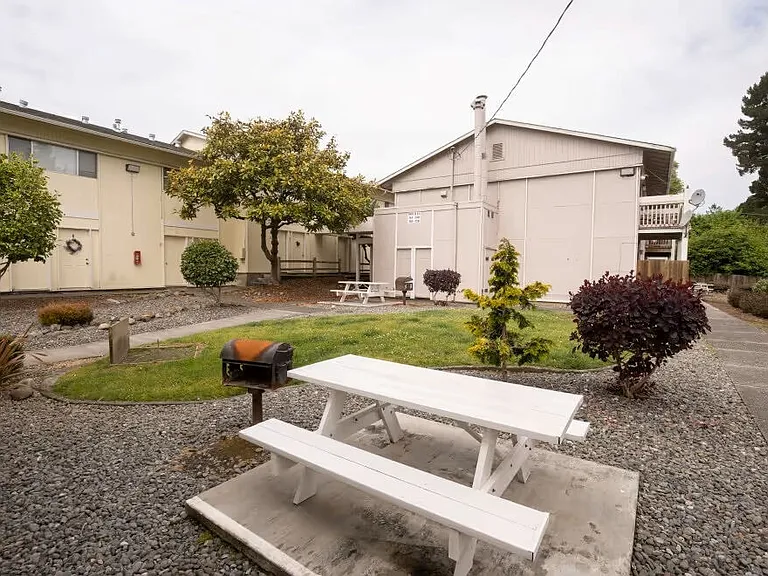 Woodridge — Photo 3