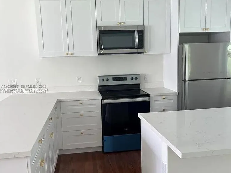 2250 SW 21st St — Photo 6