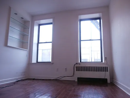 Rented by MNS | media 11