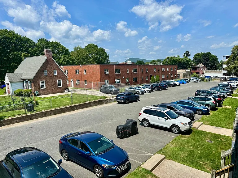 26 Forestdale/Random Housing — Photo 13