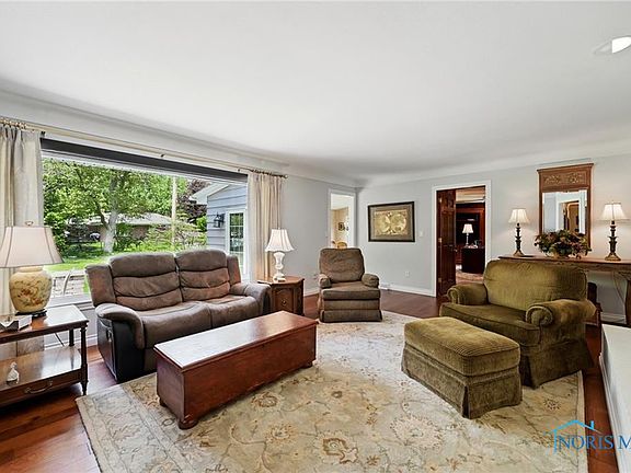 4th image of 125 Carolin Ct