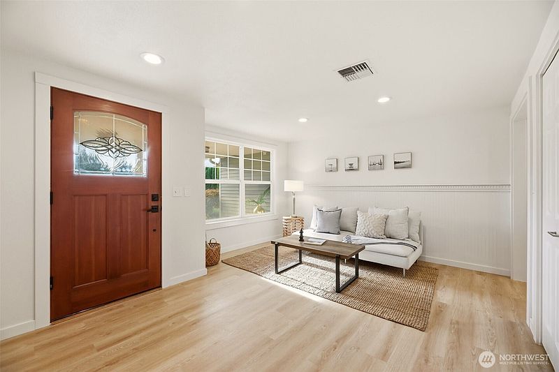 4th image of 23105 32nd Avenue W