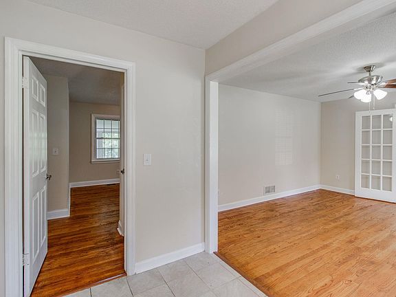 5th image of 2533 Chatsworth Rd