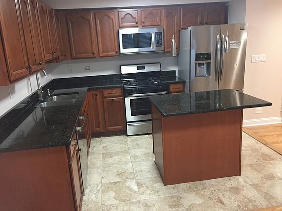 4th image of 2941 W Belle Plaine Ave