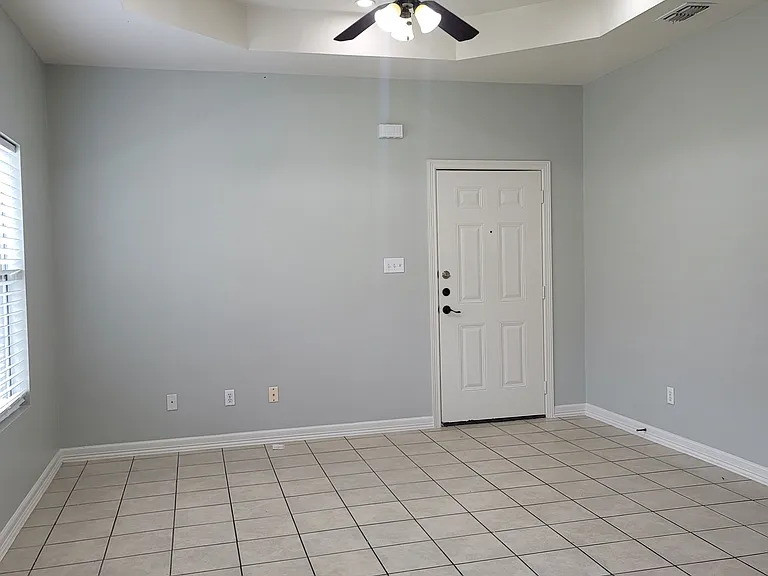 503 E 3rd St #4 — Photo 11