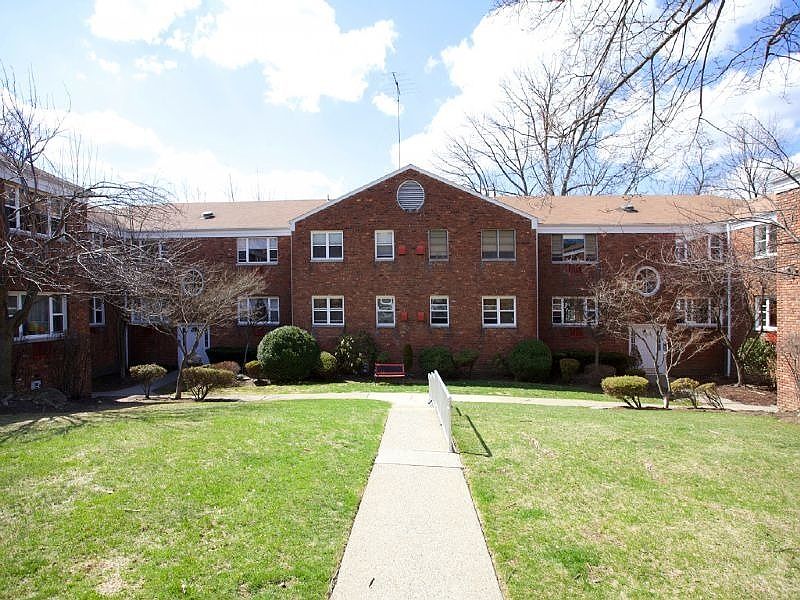 1st image of 300 Claremont Ave, C-4