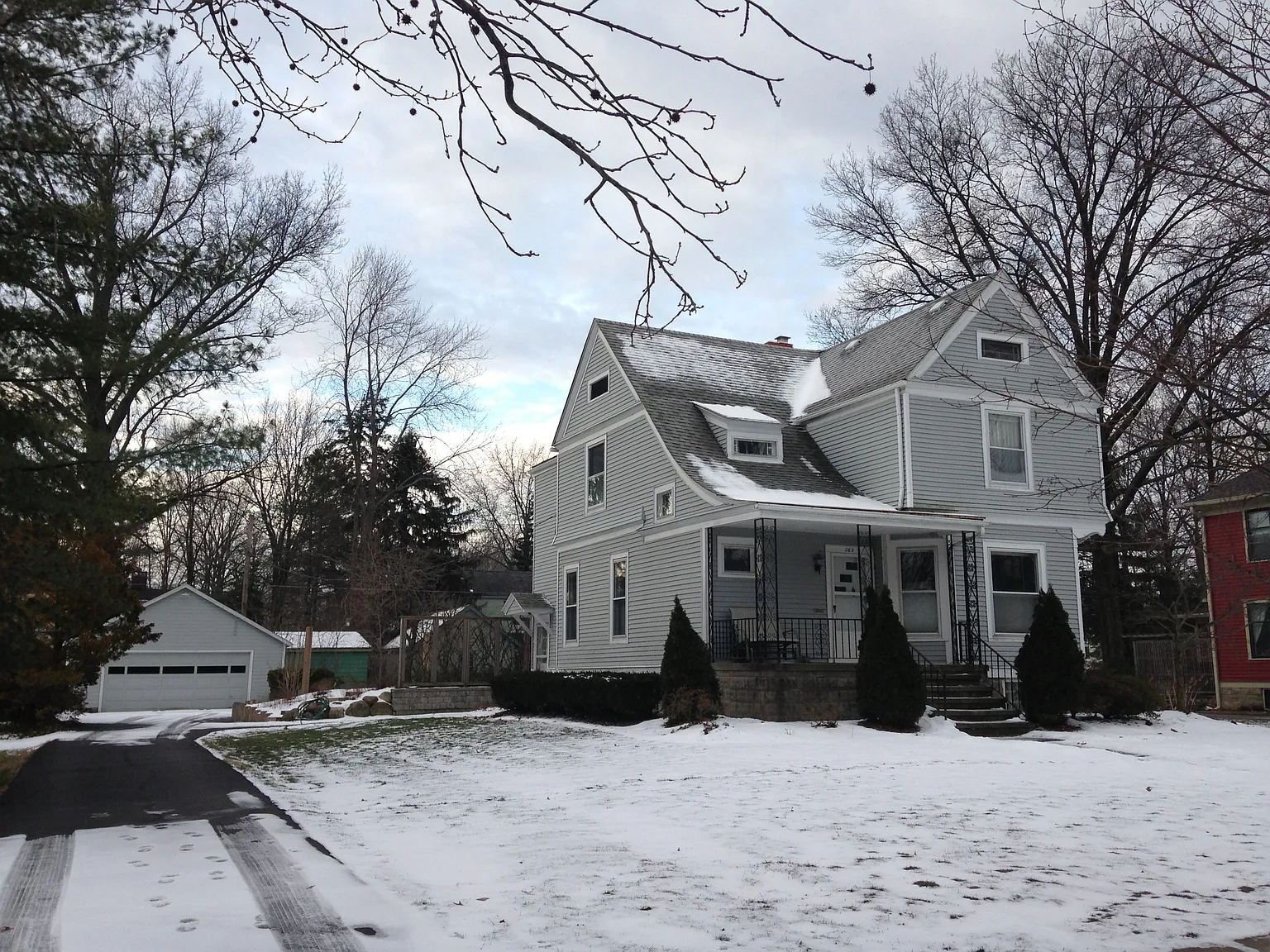 263 Oak St photo 1