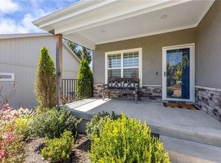 12526 S Hedge Ct, Olathe, KS 66061