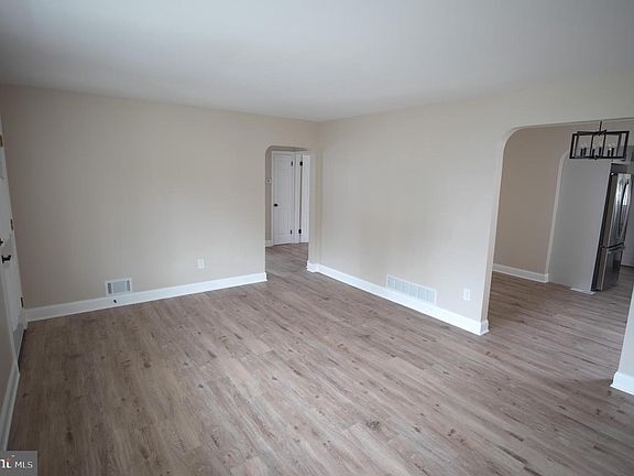 4th image of 180 Carroll Rd