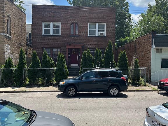 2nd image of 1683 1/2 Oak St