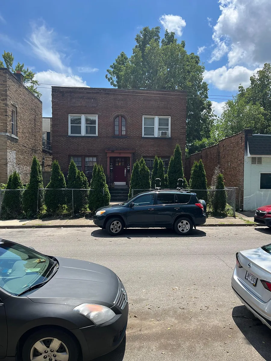 Building Photo - 1683 1/2 Oak St