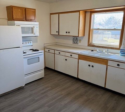 2nd image of 1115 Campbell Dr #9