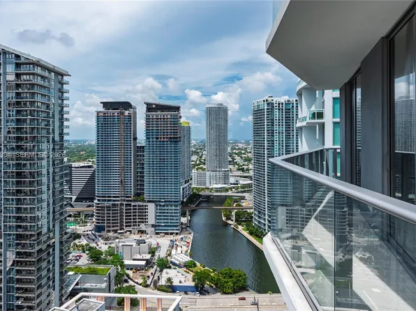 77 SE 5th St, Miami, FL