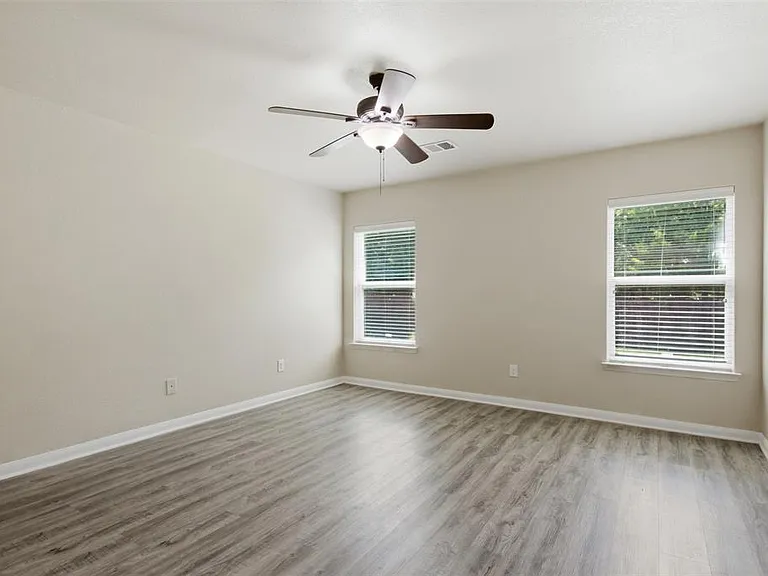 230 Silverleaf Dr — Photo 12