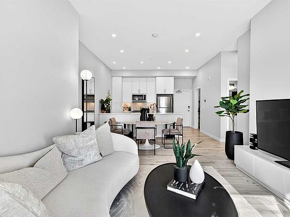 3rd image of 255 E Les Jardins Park SE #408