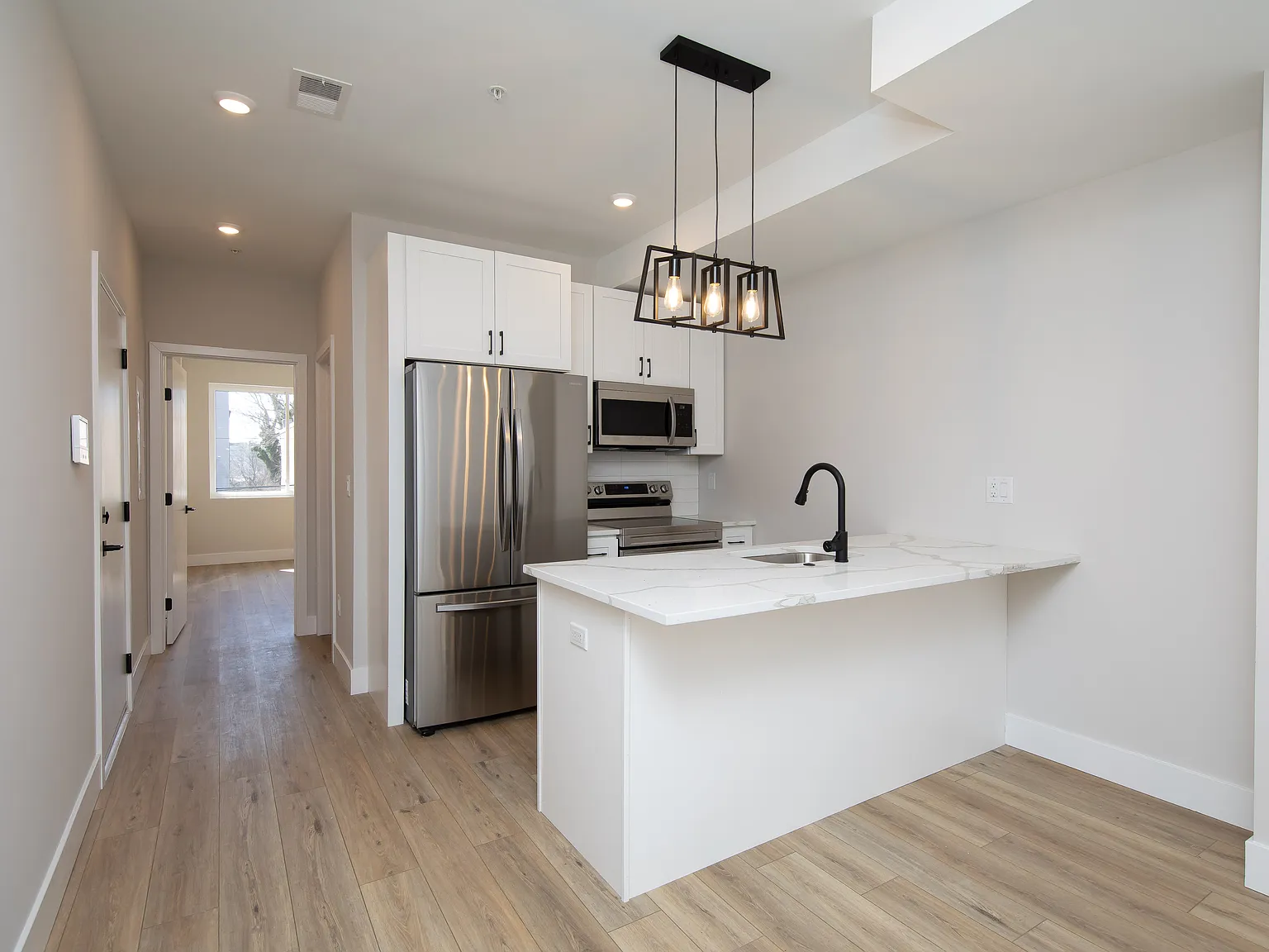3 bed, 1300 sqft, $1,800 — Photo 2