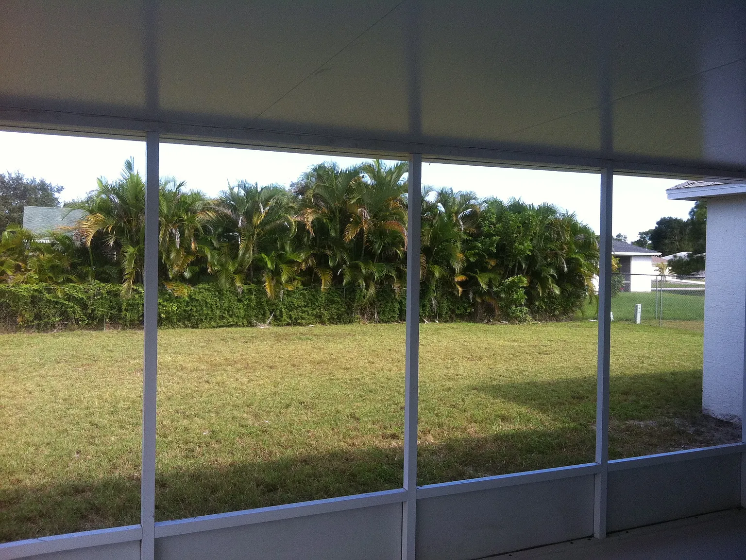 Beautiful 3/2/2 Home avail10/15/26, 34983, screened porch and fenced yard — Photo 2