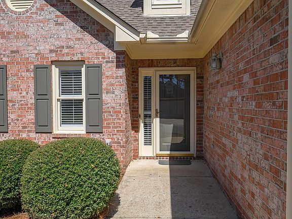 3rd image of 4524 Guilford Cir