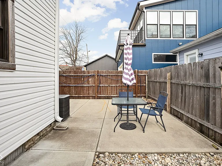 810 Grove St — Photo 21