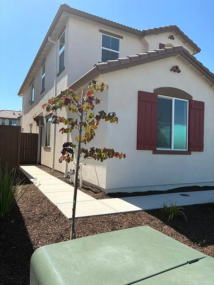 Roundhouse Loop, Roseville — Photo 1