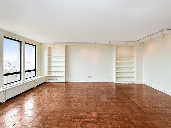 5th image of 1 Bratenahl Pl APT 1212