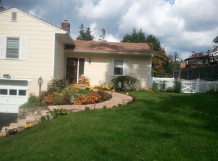 1 Brentwood Dr, Pleasantville, NY 10570