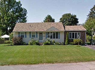 9 Carlena Ter, Woburn, MA 01801