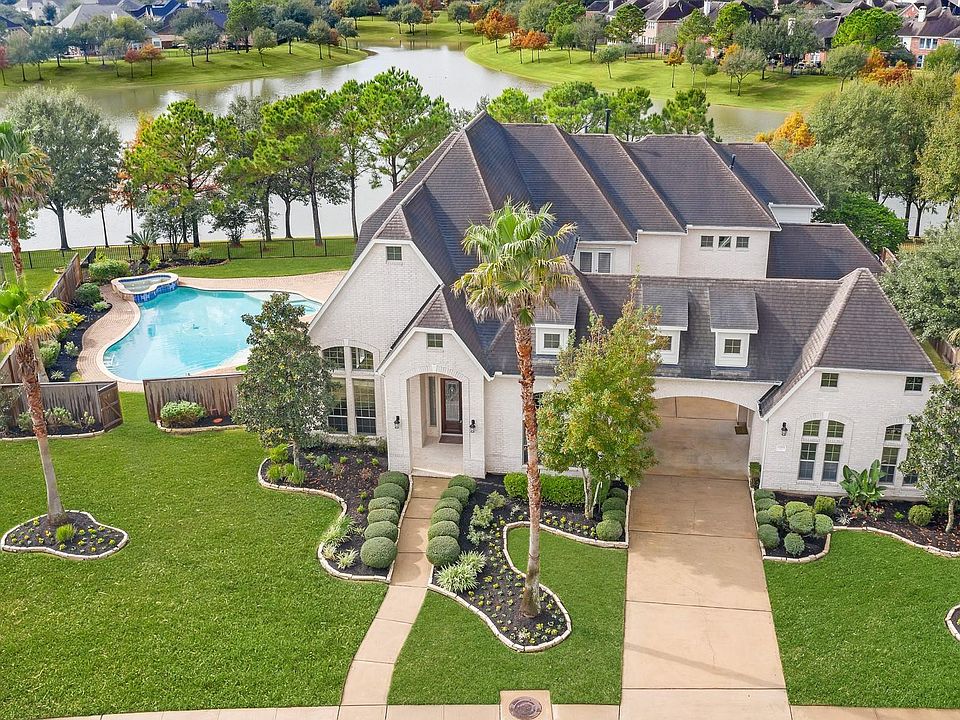 1st image of 11904 Crescent Bluff Dr