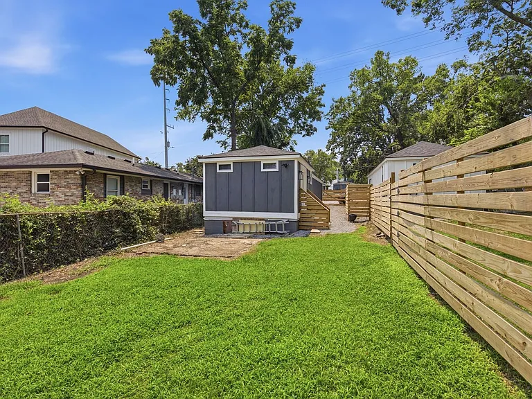 2834 Clifton Ave — Photo 27