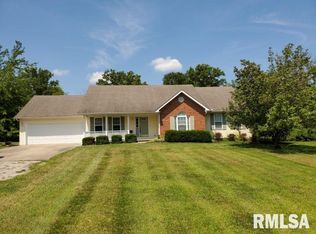 11120 E Hutchison Rd, Mount Vernon, IL 62864