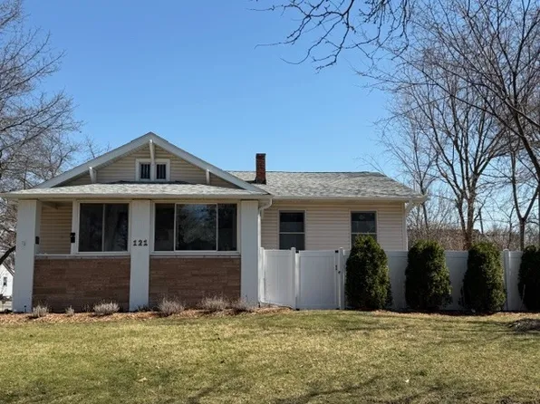 121 N Princeton Ave, Villa Park, IL 60181