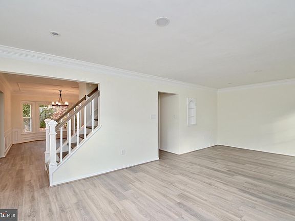 3rd image of 3142 Ironhorse Dr