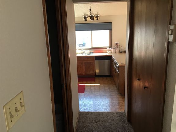 5th image of 1114 Sanders Dr