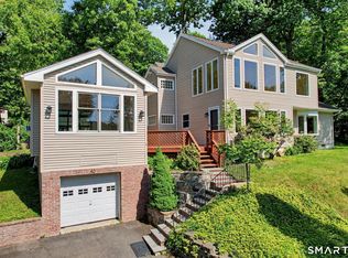 40 Manitook Dr, Oxford, CT 06478