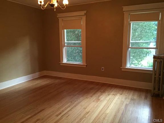 4th image of 98 Rockwood Ave