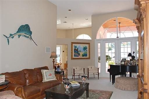Living Room / Piano