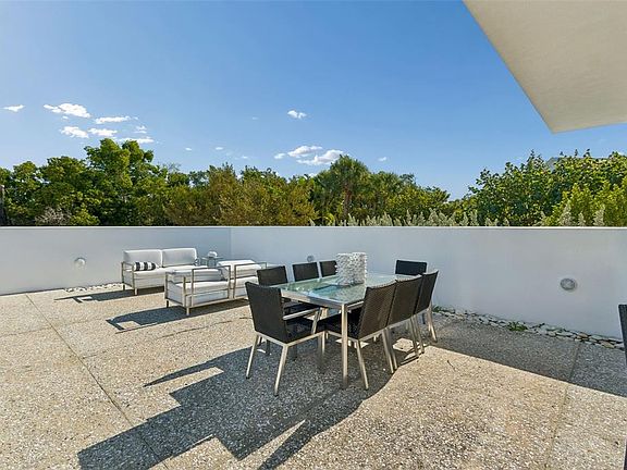 5th image of 7647 Sanderling Rd