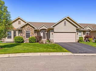 812 Boxwood Ct, Brighton, MI 48116
