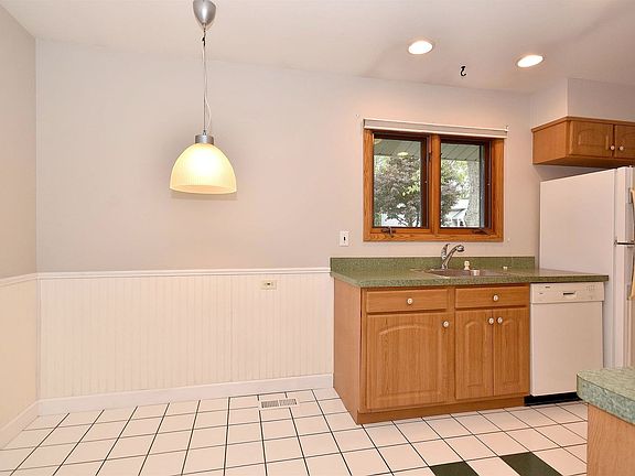 5th image of 6530 Macarthur Dr