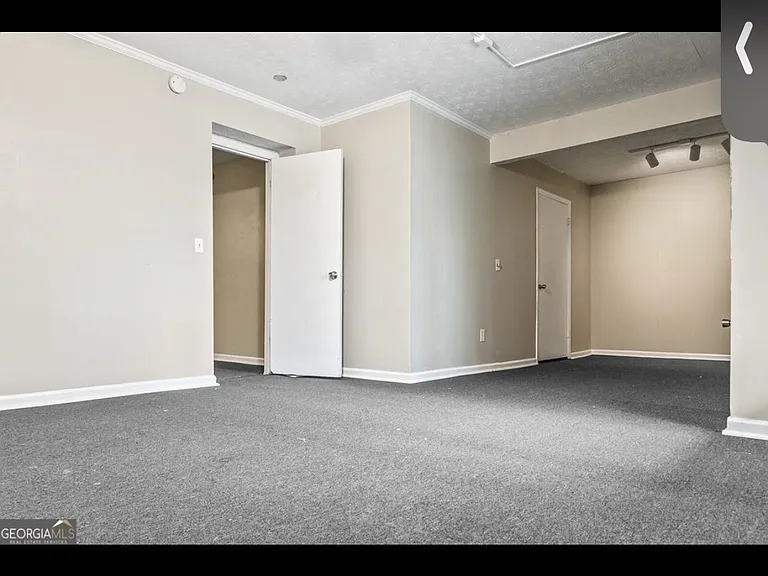 3219 University Ave #9 — Photo 5