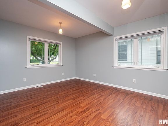 2nd image of 3122 9 1/2th St