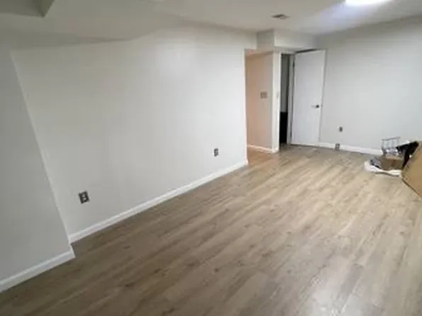 8659 Maple Glen Ct, Springfield, VA 22153