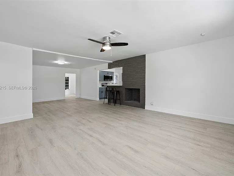 230 NE 2nd Pl — Photo 9