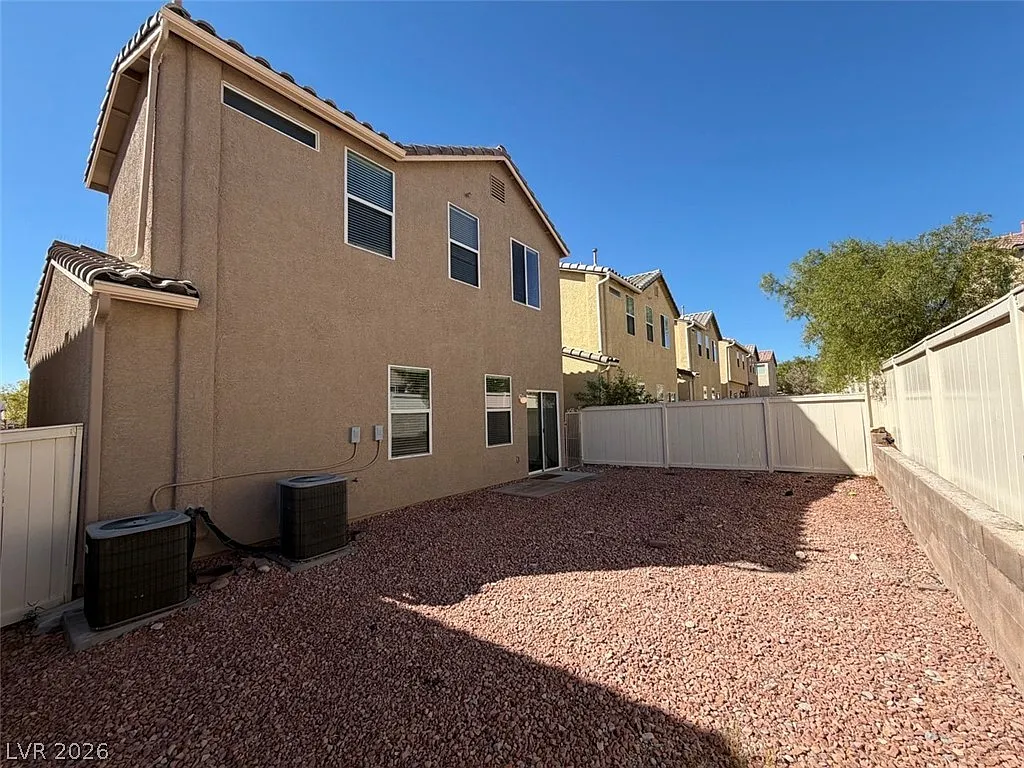 3 bed, 2.5 bath, 1190 sqft, $1,850 — Photo 3