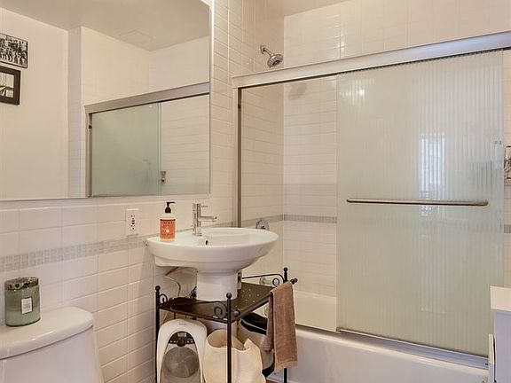 5th image of 892 Bergen St APT 5B